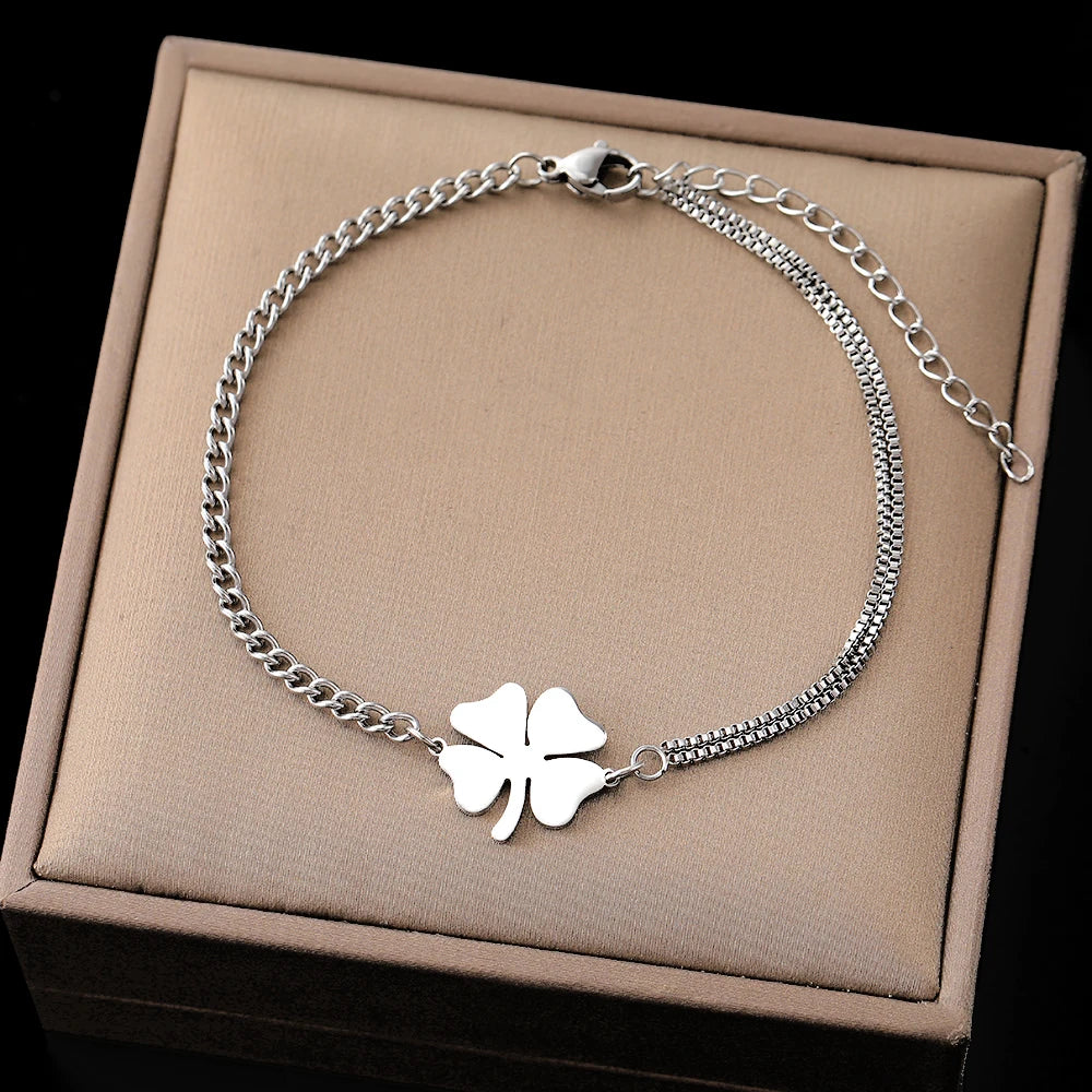 Suerte Brillante: Pulsera en Plata u Oro con Charm de Trébol de Cuatro Hojas