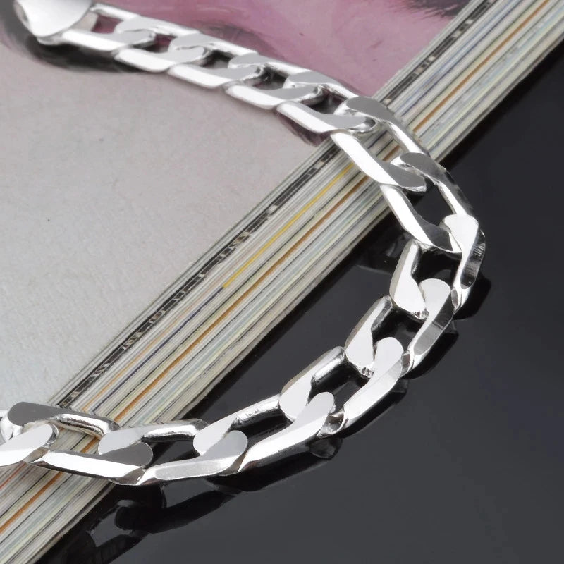 A Tu Ritmo: Pulsera de Cadena en Plata Disponible en Varios Grosores