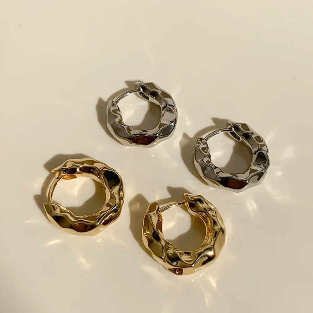 Equilibrio Natural: Aros con Forma Irregular en Plata
