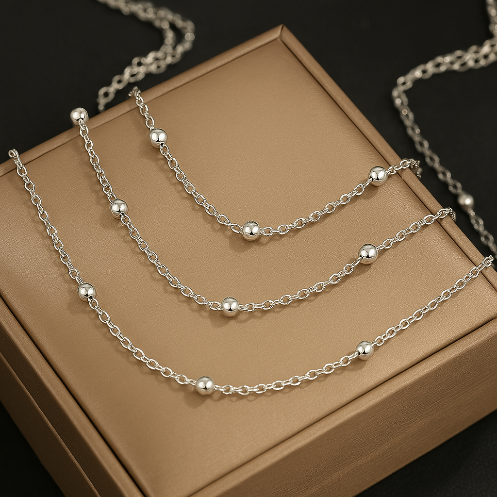 Detalles que Iluminan: Collar de Cadena con Pequeñas Esferas