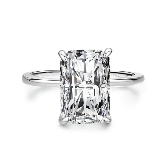 Claridad Absoluta: Anillo en Plata con Gran Zirconia Rectangular