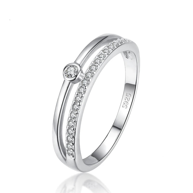 Dualidad Perfecta: Anillo en Plata con Zirconias y Solitario