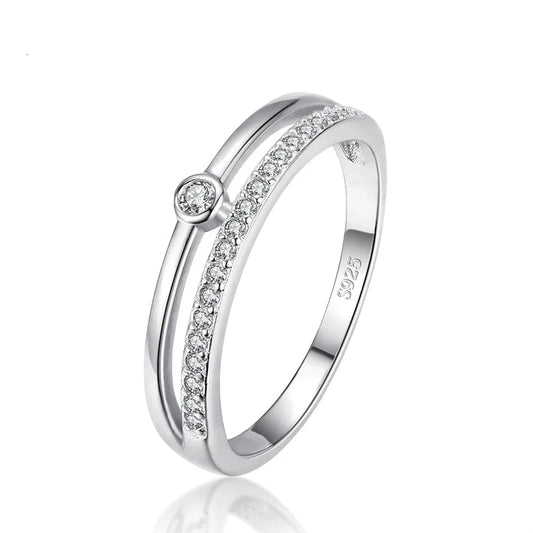 Dualidad Perfecta: Anillo en Plata con Zirconias y Solitario