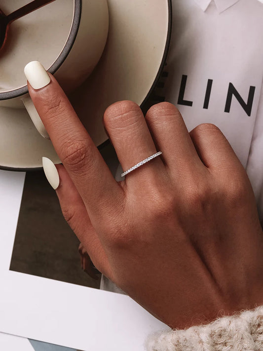 Círculo de Color: Anillo en Plata con Zirconias Brillantes en Tonos Variados