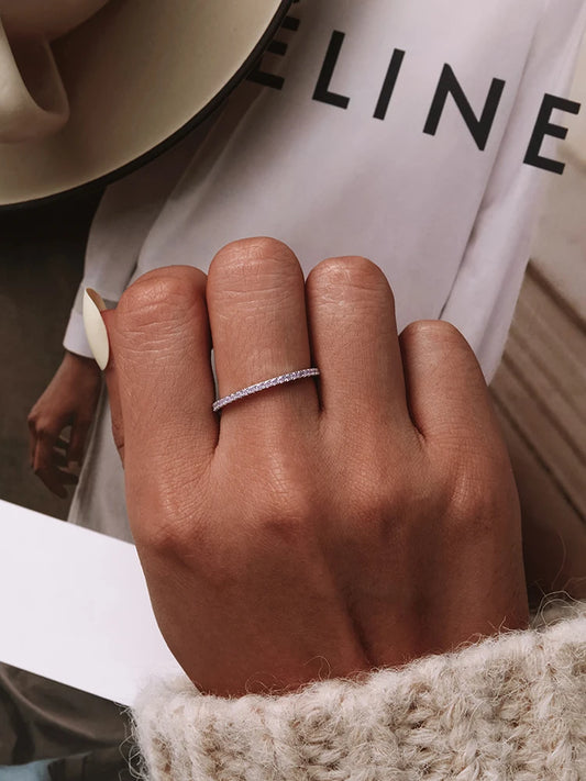 Círculo de Color: Anillo en Plata con Zirconias Brillantes en Tonos Variados