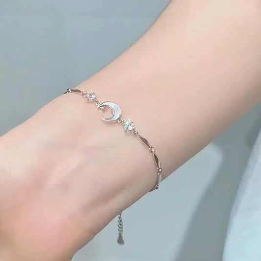 Tu Estilo, Tu Pulsera: Brazalete Ajustable en Plata u Oro con Variantes Decorativas