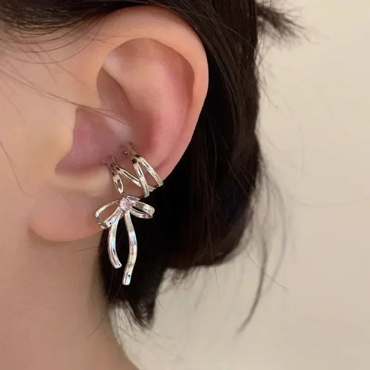 Lazo de Encanto: Ear Cuff con Diseño de Moño
