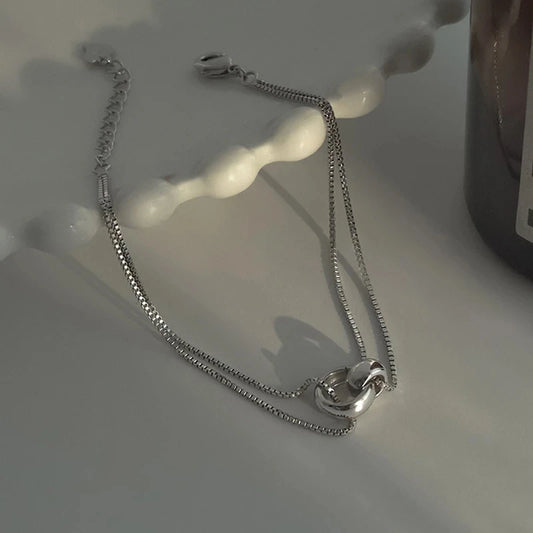 Cadenas con Alma: Pulsera en Plata con Eslabones de Patrones Variados