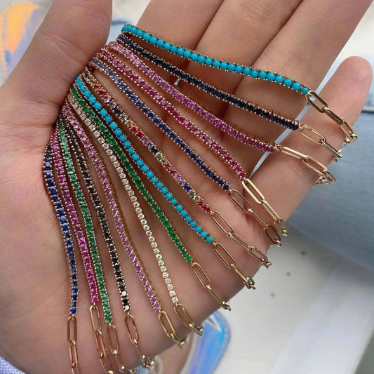 Arte en Movimiento: Pulsera en Plata con Zirconias Variadas y Detalles en Cadenas