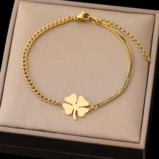 Suerte Brillante: Pulsera en Plata u Oro con Charm de Trébol de Cuatro Hojas