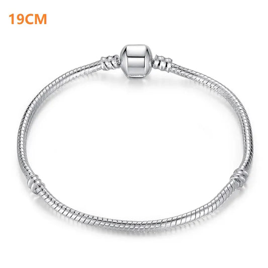Detalle Final: Pulsera en Plata con Cierre Cilíndrico Elegante