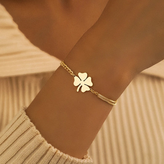 Suerte Brillante: Pulsera en Plata u Oro con Charm de Trébol de Cuatro Hojas