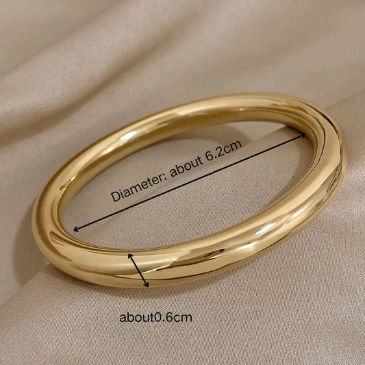 Círculo Perfecto: Bangle en Plata u Oro de Estilo Atemporal