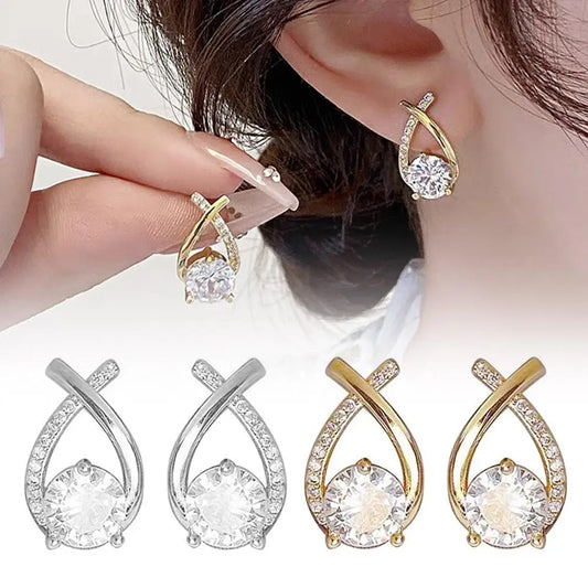 Cruce de Luz: Mini Pendientes con Diseño Cruzado y Brillante Central