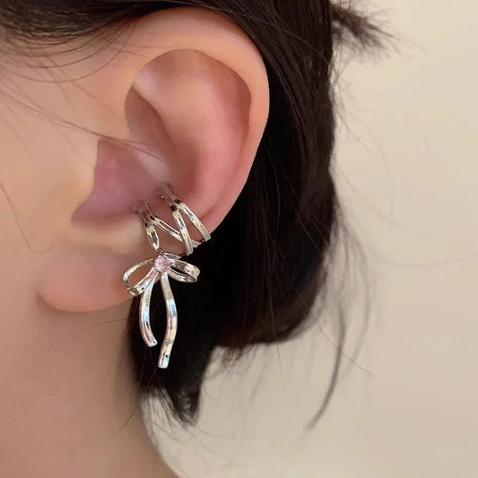 Lazo de Encanto: Ear Cuff con Diseño de Moño