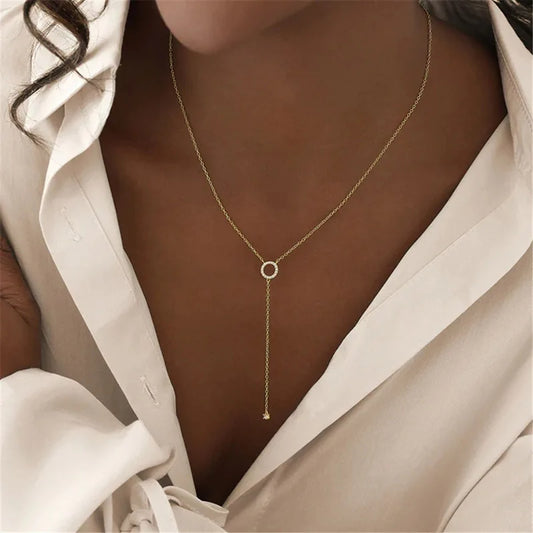 Doble Armonía: Collar de Dos Capas con Colgante en Forma de Círculo