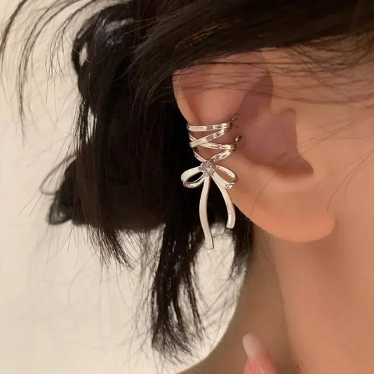 Lazo de Encanto: Ear Cuff con Diseño de Moño