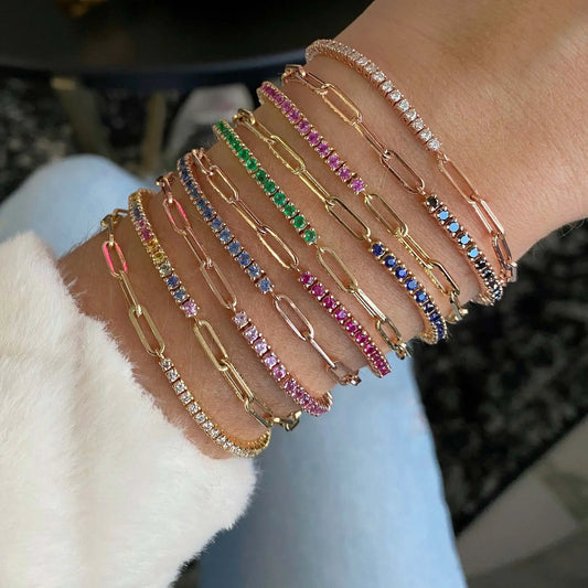 Arte en Movimiento: Pulsera en Plata con Zirconias Variadas y Detalles en Cadenas
