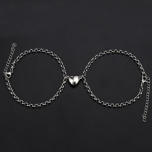 Mitades que Encuentran: Pulseras de Cadena con Medio Corazón Magnético