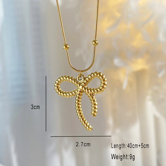 Lazo Dorado: Collar con Colgante en Forma de Moño