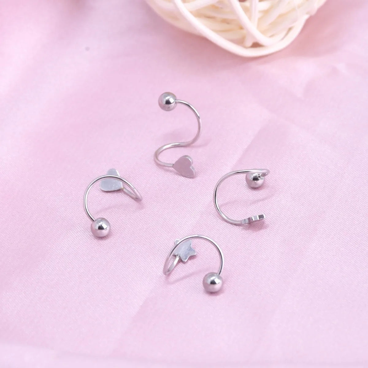 Brillo con Intención: Mini Studs con Corazón o Estrella en Plata
