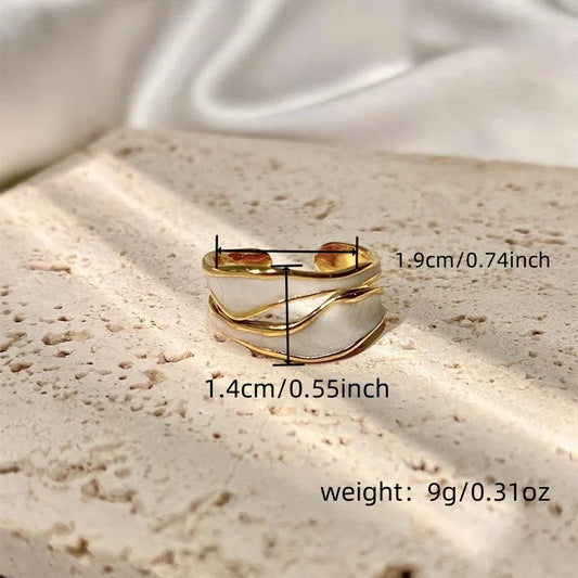 Trazos de Estilo: Anillo Abierto en Plata con Doble Capa Esmaltada