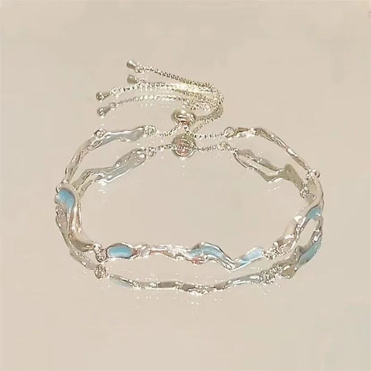 Tu Estilo, Tu Pulsera: Brazalete Ajustable en Plata u Oro con Variantes Decorativas
