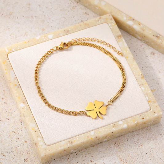 Suerte Brillante: Pulsera en Plata u Oro con Charm de Trébol de Cuatro Hojas