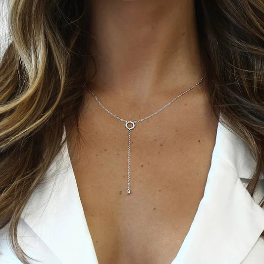 Doble Armonía: Collar de Dos Capas con Colgante en Forma de Círculo