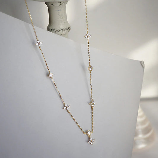 Luz Delicada: Collar Fino con Perlas o Zirconias
