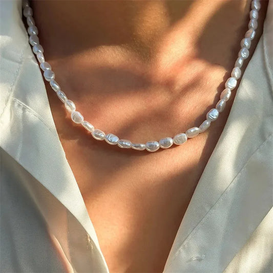 Título: "Perlas en Armonía: Choker o Pulsera de Estilo Refinado