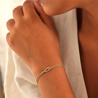 Inicial de Luz: Pulsera en Plata u Oro con Charm Personalizado de Letra