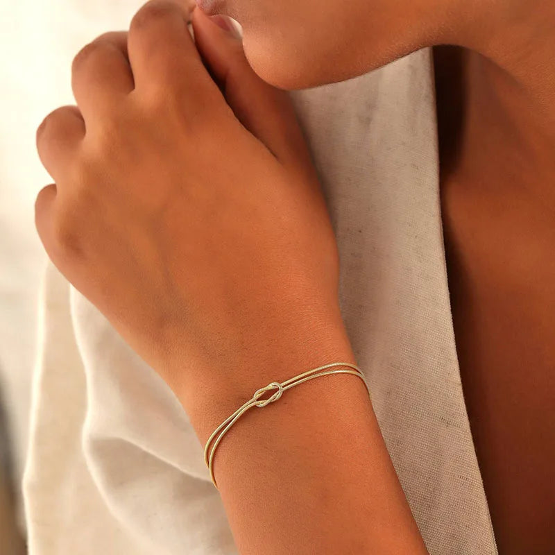Inicial de Luz: Pulsera en Plata u Oro con Charm Personalizado de Letra