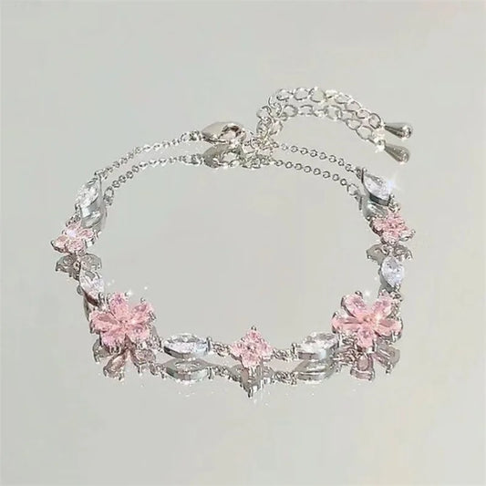 Tu Estilo, Tu Pulsera: Brazalete Ajustable en Plata u Oro con Variantes Decorativas
