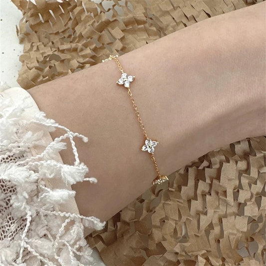 Flores Eternas: Pulsera en Plata u Oro con Detalles Florales