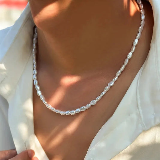 Título: "Perlas en Armonía: Choker o Pulsera de Estilo Refinado