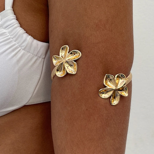 Poder Natural: Brazalete Abierto en Plata u Oro con Detalles Florales o Marinos