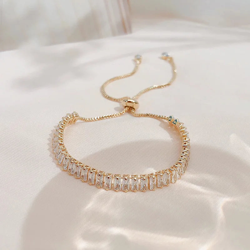 Brillo a Tu Ritmo: Pulsera Ajustable en Plata u Oro con Zirconias de Fantasía