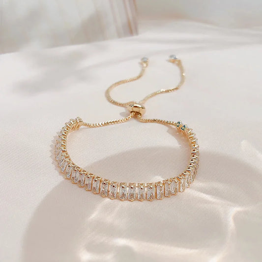 Brillo a Tu Ritmo: Pulsera Ajustable en Plata u Oro con Zirconias de Fantasía