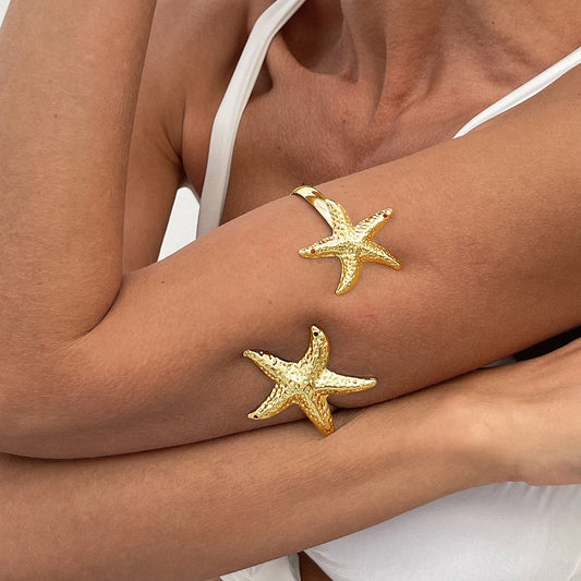 Poder Natural: Brazalete Abierto en Plata u Oro con Detalles Florales o Marinos