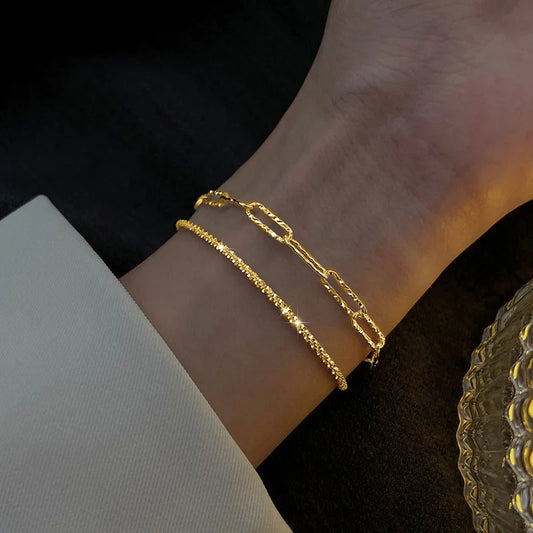 Doble Encanto: Pulseras en Plata en Modelos Combinados