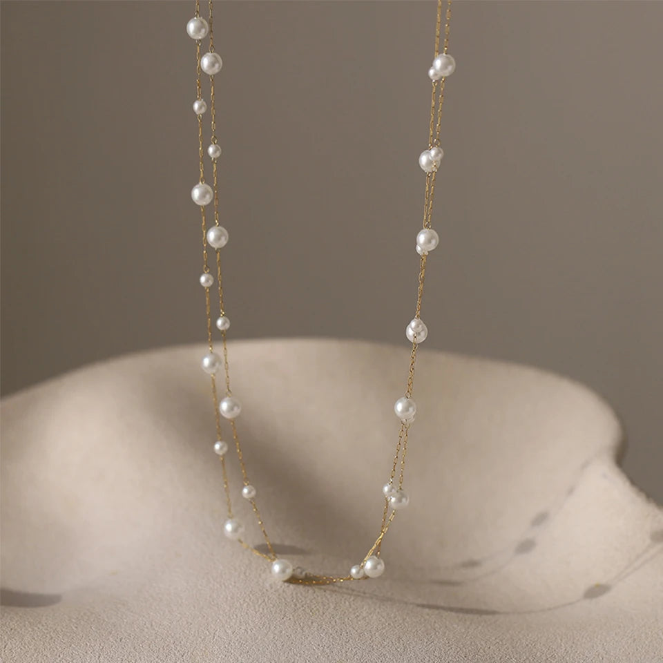 Luz Delicada: Collar Fino con Perlas o Zirconias