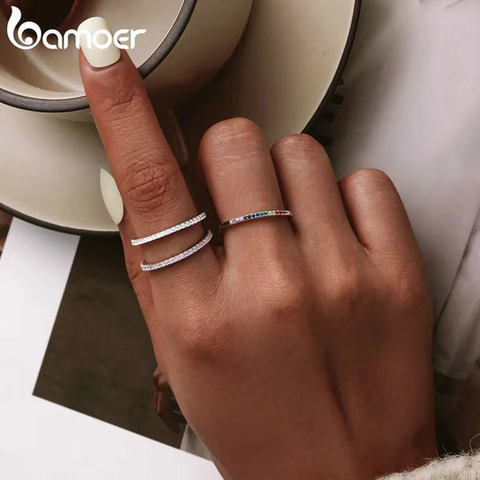 Círculo de Color: Anillo en Plata con Zirconias Brillantes en Tonos Variados