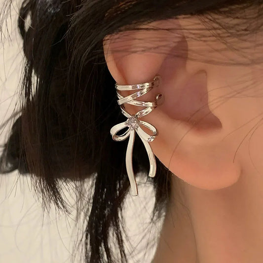Lazo de Encanto: Ear Cuff con Diseño de Moño