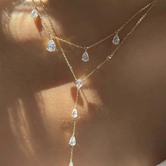 Luz Delicada: Collar Fino con Perlas o Zirconias