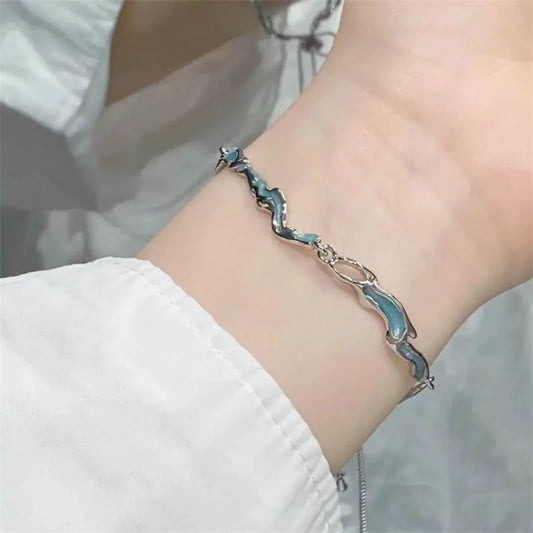 Tu Estilo, Tu Pulsera: Brazalete Ajustable en Plata u Oro con Variantes Decorativas