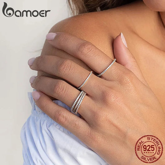 Círculo de Color: Anillo en Plata con Zirconias Brillantes en Tonos Variados