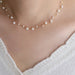 Luz Delicada: Collar Fino con Perlas o Zirconias
