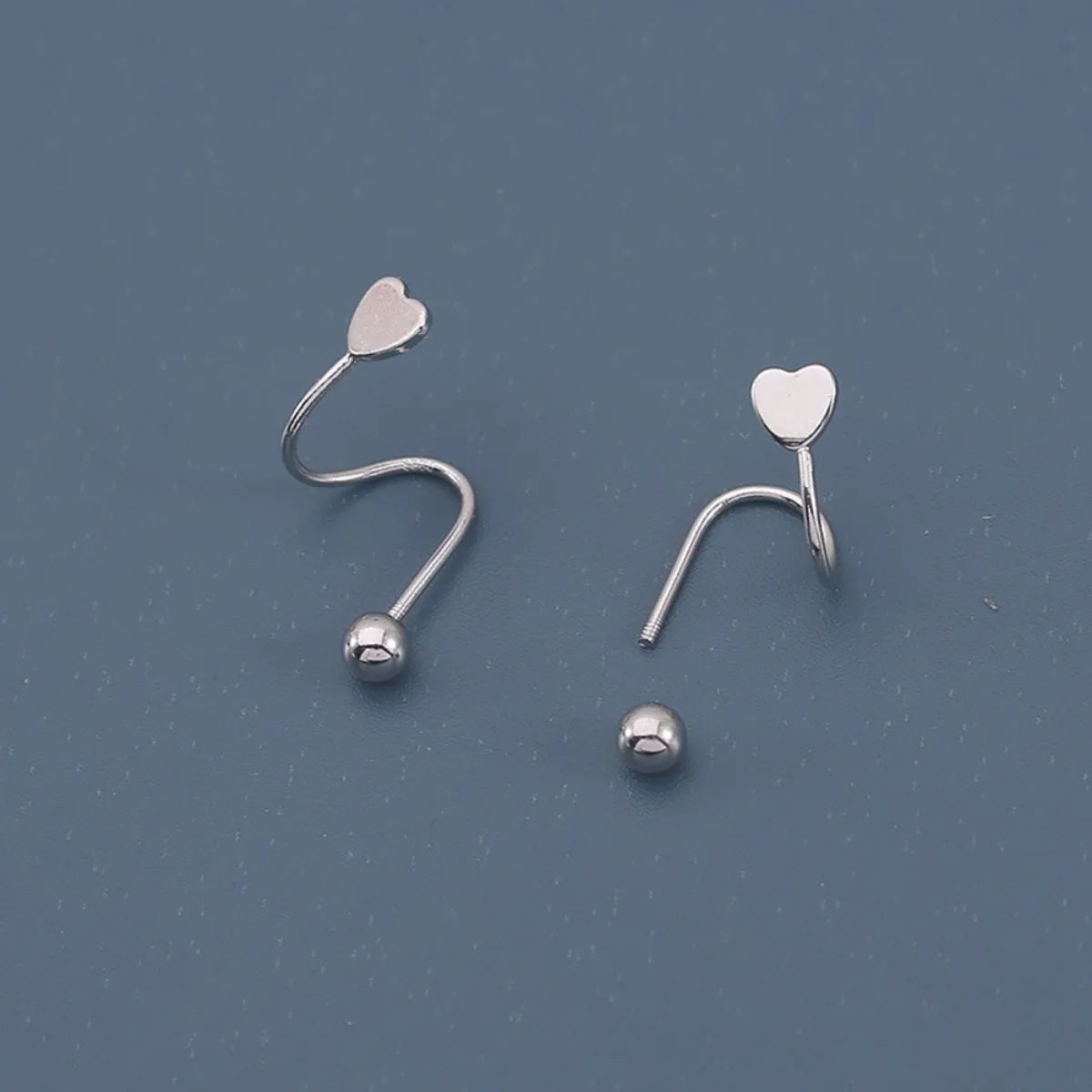 Brillo con Intención: Mini Studs con Corazón o Estrella en Plata