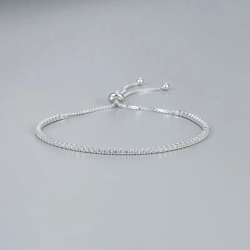 Encaje Perfecto: Pulsera Ajustable en Plata con Zirconias